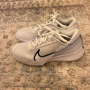 Women’s Nike Vapor Tennis Shoes